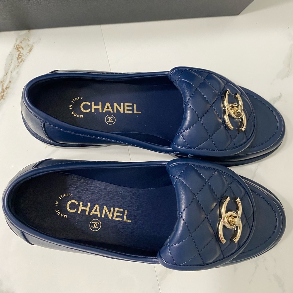 Chanel Lambskin Navy Quilted Turnlock CC Loafers - Picture 2 of 10